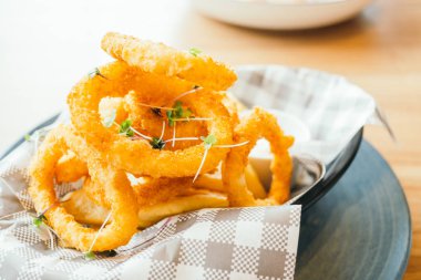 Kızarmış kalamar yüzük