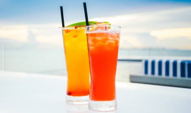 İçki kokteyl cam buz