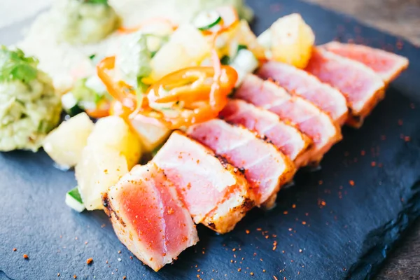 Grilled raw tuna salad with vegetable — Stock Photo, Image