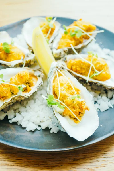 Coquille d'huître frite avec sauce — Photo