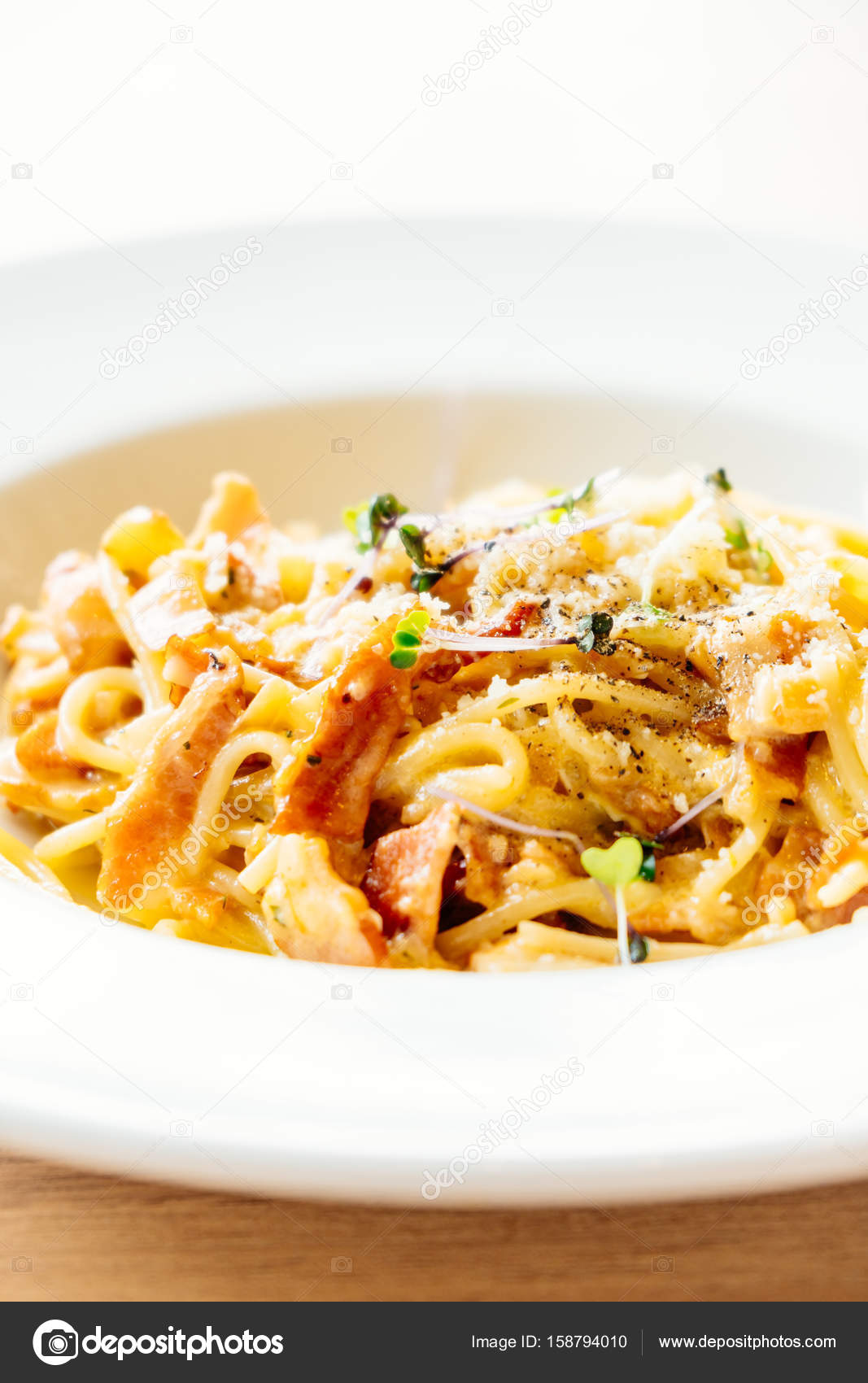 Spaghetti carbonara in plate Stock Photo by ©mrsiraphol 158794010