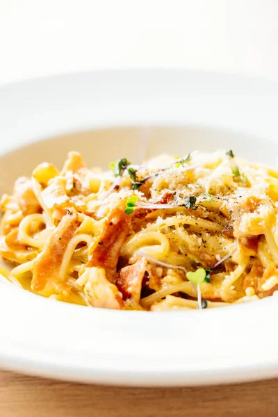 Spaghetti carbonara  in plate — Stock Photo, Image