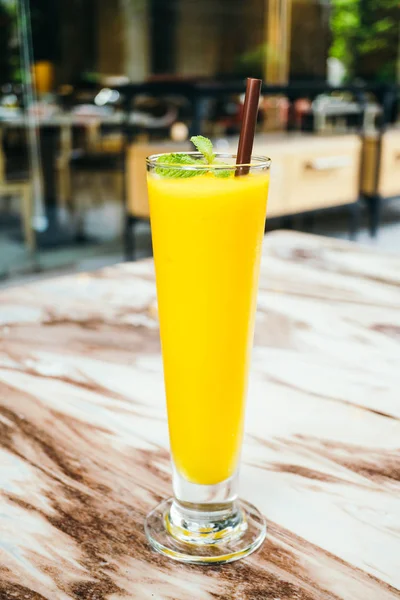 Glace verre smoothie mangue — Photo