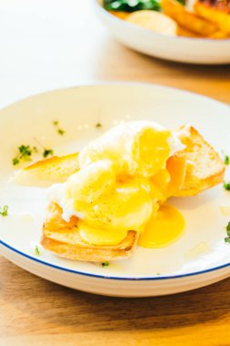 Somon Yumurta benedict