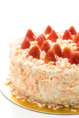 Vanilyalı pasta tatlı üstüne çilek ile