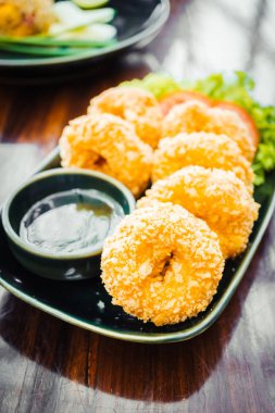 Kızarmış karides veya karides pasta top