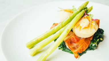 Pastırma ve kuşkonmaz ile tarak shell