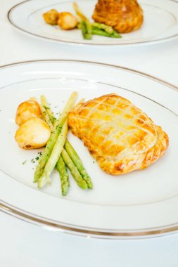 Sebzeli tavuk pasta ekmek