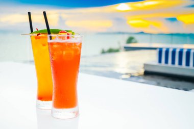 İçki kokteyl cam buz