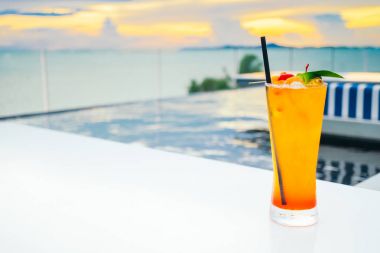 İçki kokteyl cam buz