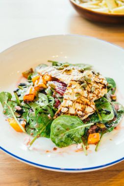 Izgara Tavuk Salatası