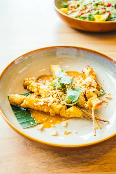 Izgara tavuk eti satay