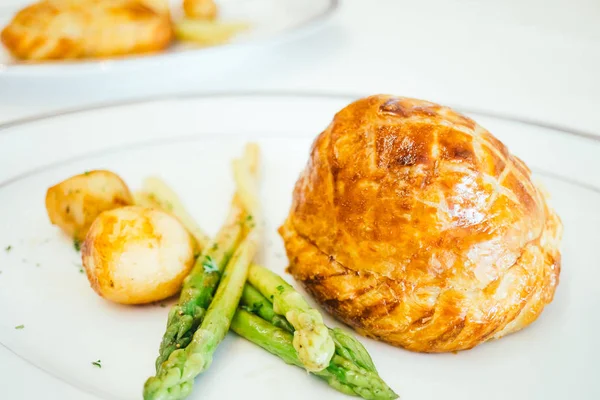 Sebzeli tavuk pasta ekmek