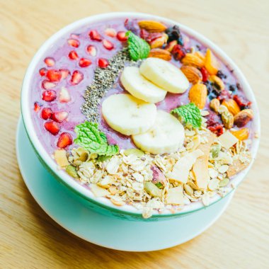 Berry smoothies muz ile 