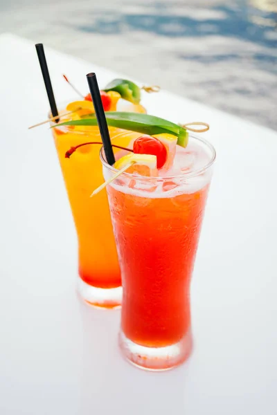 Bicchiere da cocktail con ghiaccio — Foto Stock