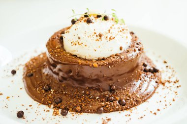 Çikolatalı kek ve puding