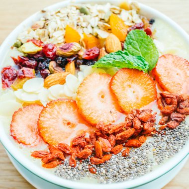 Smoothies sağlıklı kase