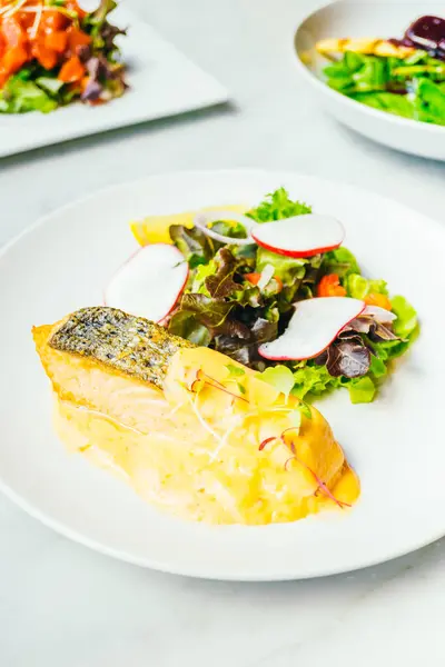 Izgara somon filetosu. 