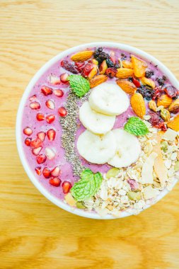 Berry smoothies muz ile