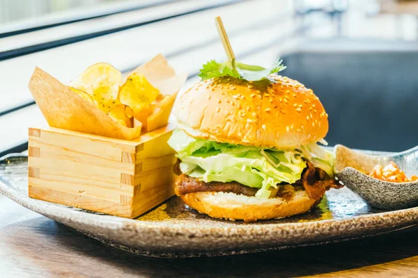 Sığır eti hamburger ateş