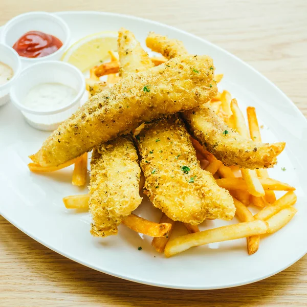 Pescado con papas fritas — Foto de Stock