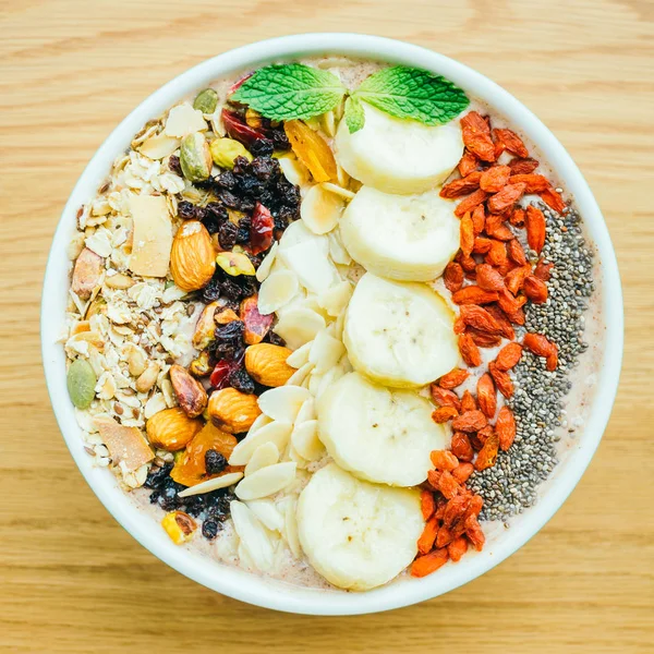 Müsli ve granola karışık meyve