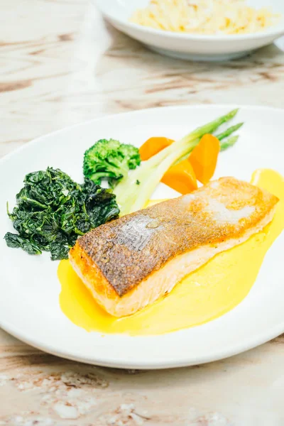 Somon eti bonfile beyaz plaka