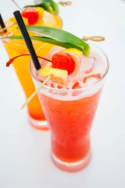 Jääjuoma cocktaileja lasi — kuvapankkivalokuva