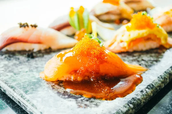Nigiri sushi w płycie — Zdjęcie stockowe