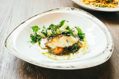 Levrek veya Barramundi balığı eti biftek