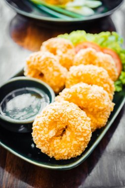 Kızarmış karides veya karides pasta top