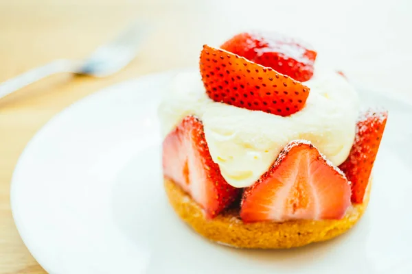 Dessert sucré avec tarte aux fraises — Photo