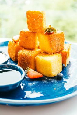 Yumurtalı ekmek bal ile