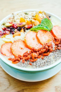 Smoothies sağlıklı kase