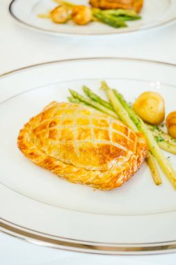 Sebzeli tavuk pasta ekmek