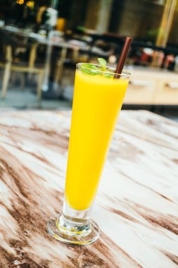 buzlu Mango smoothie cam