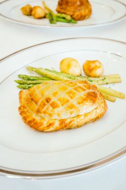 Sebzeli tavuk pasta ekmek