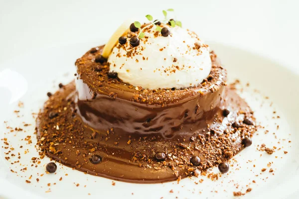 Pastel de chocolate y pudín — Foto de Stock