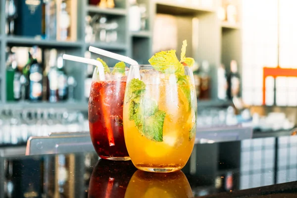 Buzlu kokteyller cam içme