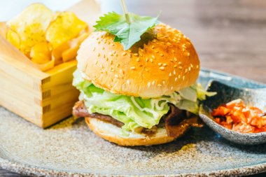 Sağlıksız yiyecek stili