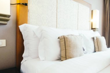 Yatakta rahat yastıklar 