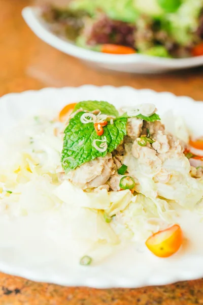 Salade de thon aux légumes frais — Photo