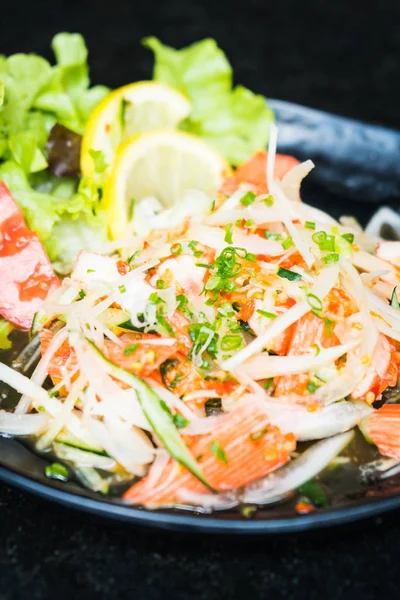 Baharatlı Yengeç sopa salatası