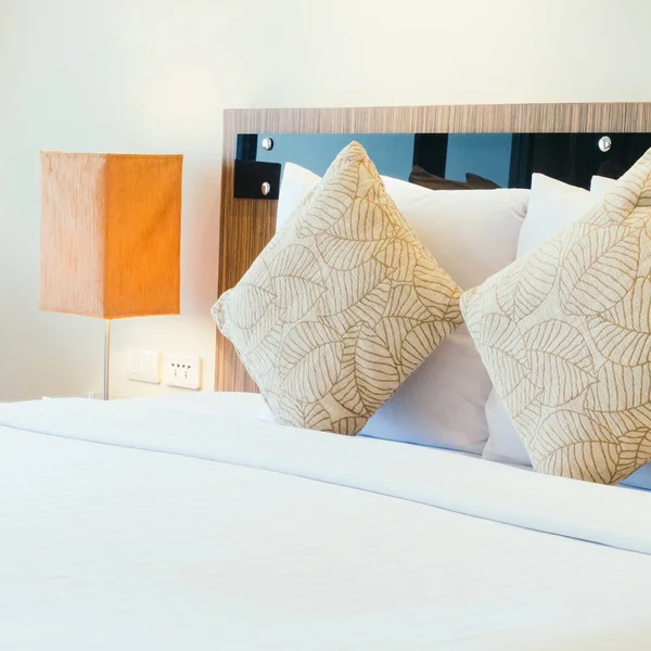 Yatakta rahat yastıklar 