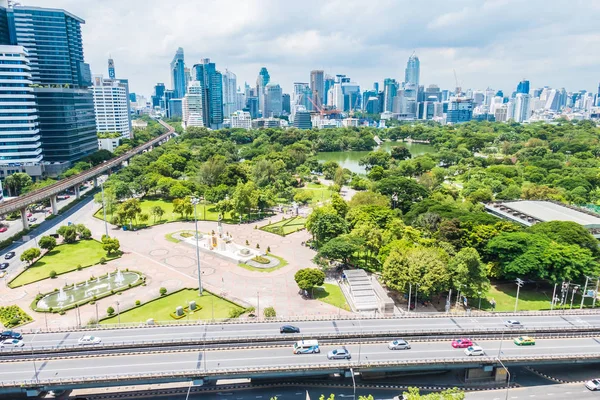 Vacker kontorsfastighet tower och arkitektur i Bangkok — Stockfoto