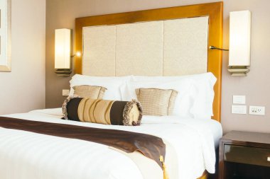 Yatakta rahat yastıklar 