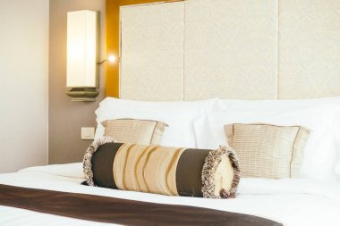 Yatakta rahat yastıklar 