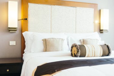 Yatakta rahat yastıklar 