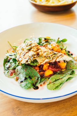 Izgara Tavuk Salatası