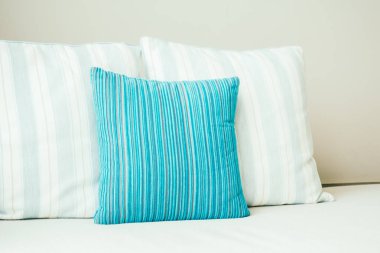 Yatakta rahat yastıklar 